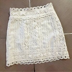 Small, White Entro Detailed Mini Skirt.